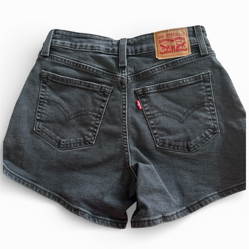 Levis women’s A-Line Shorts, First Or Last No Size 26 Washed Black Denim - Picture 2 of 3